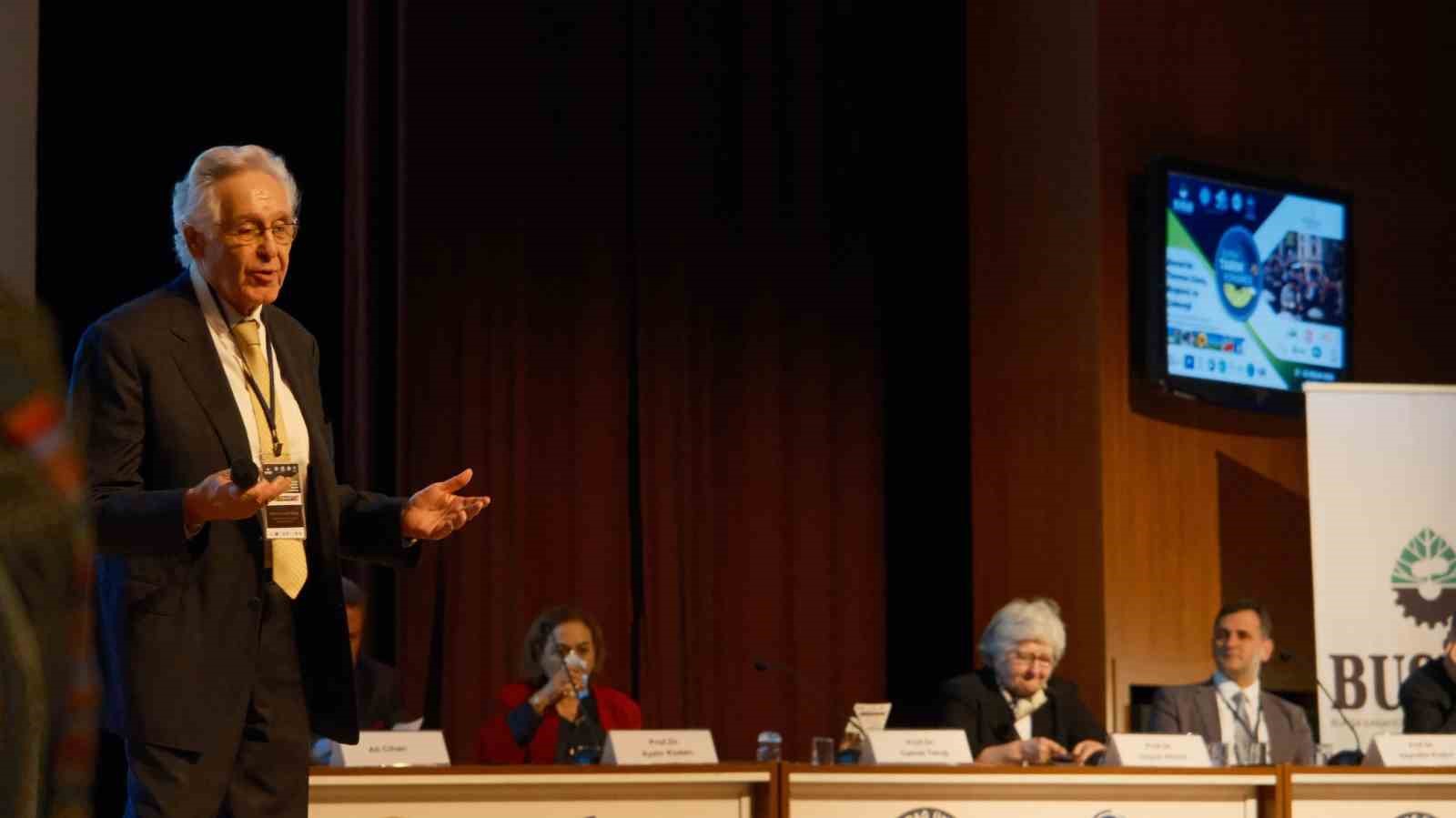 Prof. Dr. Taluğ: "İnsan dışı memeli biyokütlesinin yüzde 94’ünü çiftlik hayvanları oluşturuyor" 5 prof dr talug insan disi memeli biyokutlesinin yuzde 94unu ciftlik hayvanlari olusturuyor 1 Ct8cKXhU