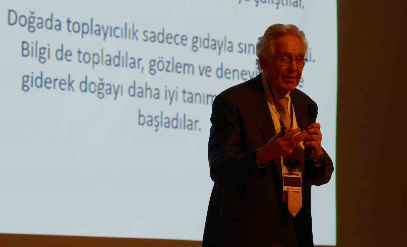 Prof. Dr. Taluğ: "İnsan dışı memeli biyokütlesinin yüzde 94’ünü çiftlik hayvanları oluşturuyor" 6 prof dr talug insan disi memeli biyokutlesinin yuzde 94unu ciftlik hayvanlari olusturuyor 2 NTdZhPUe