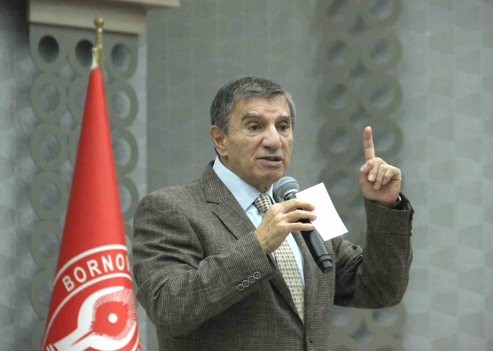 prof dr ustun dokmen izmirde ailelerle bulustu 1 IhuKs3fH