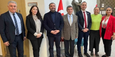 prof-dr-ustun-dokmen-izmirde-ailelerle-bulustu-8mxFxM67.jpg
