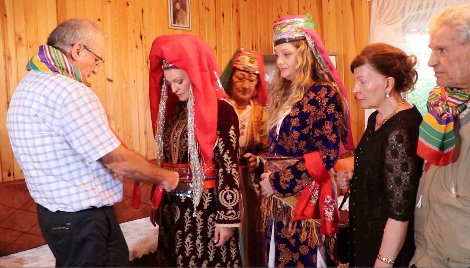 profesorle docent yoruk kiyafetiyle koy dugunu yapti 5