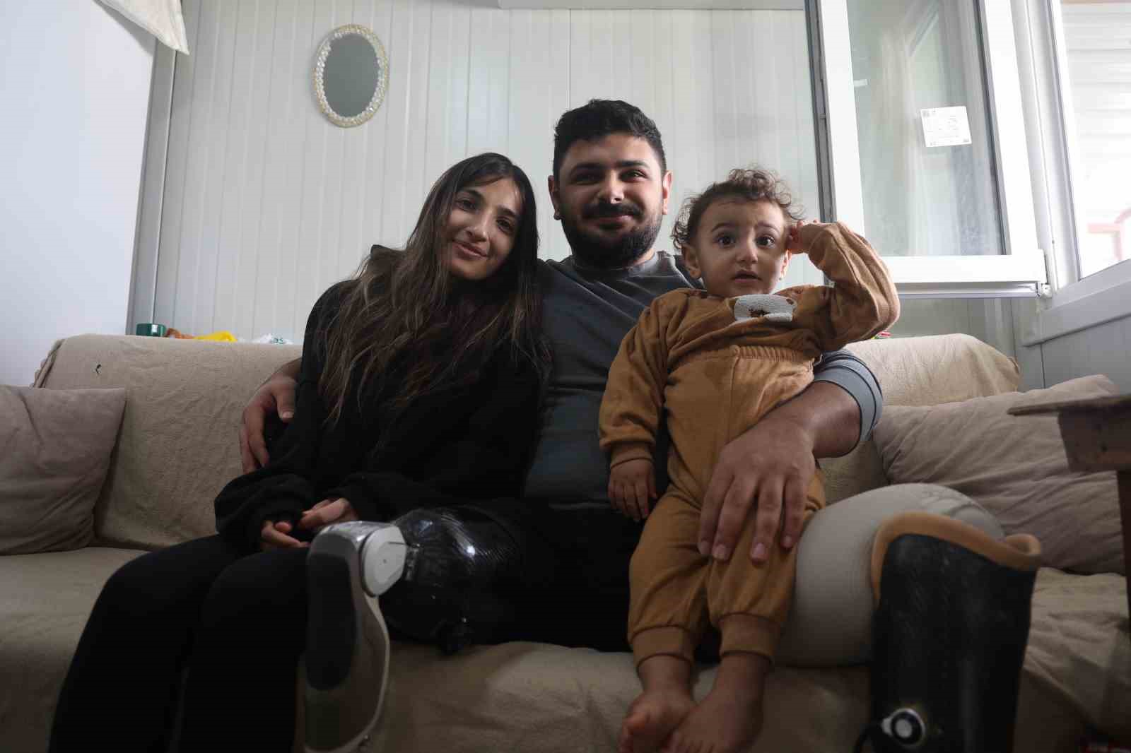 Protez bacaklarıyla yeniden yaşama tutunan depremzede Emre, yuva kurup evlat sahibi oldu 5 protez bacaklariyla yeniden yasama tutunan depremzede emre yuva kurup evlat sahibi oldu 1 wh3ItmlH