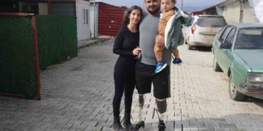 protez-bacaklariyla-yeniden-yasama-tutunan-depremzede-emre-yuva-kurup-evlat-sahibi-oldu-wZaK1b4w.jpg