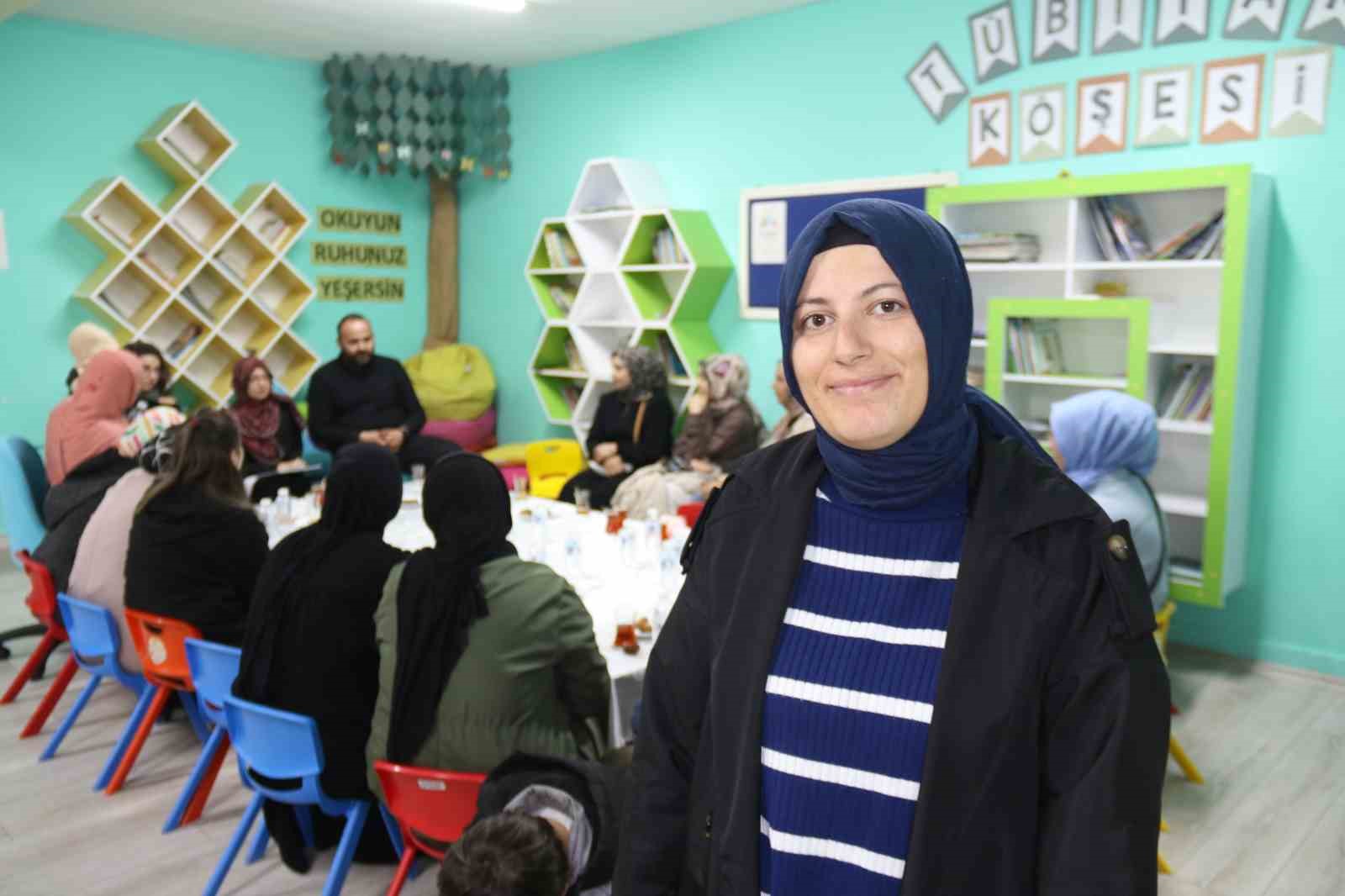 psikolojik danismanlar velilerle bir araya geldi ekran suresi ve dikkat daginikligi en buyuk problem SAlNn4kR