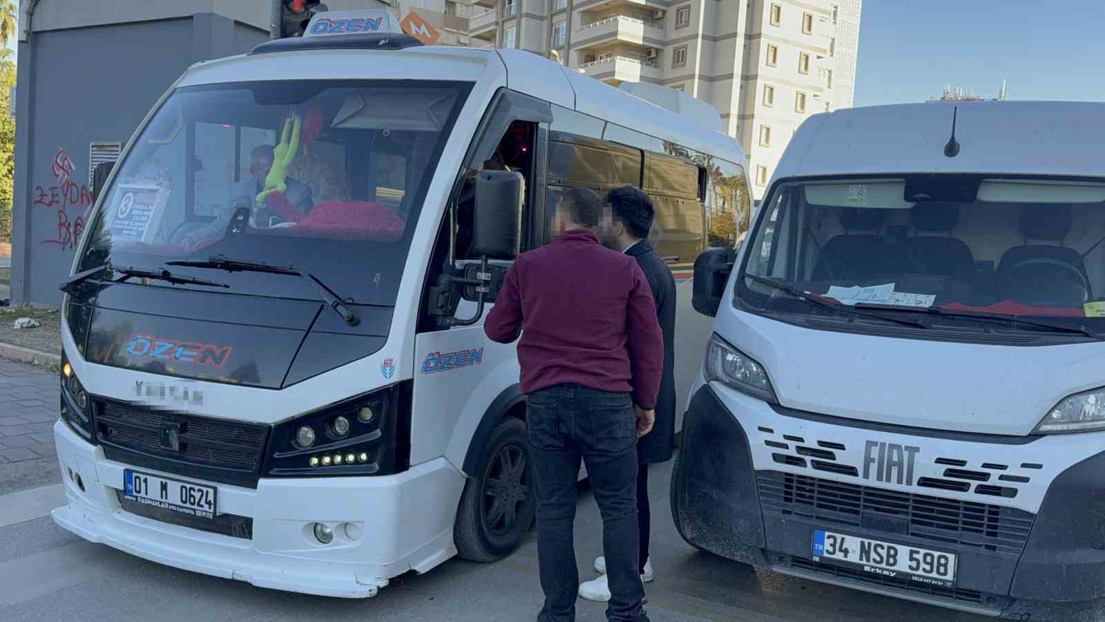 ptt kargo araci ile dolmus soforunun trafik tartismasi darpla bitti 0 6Qh4l7X2
