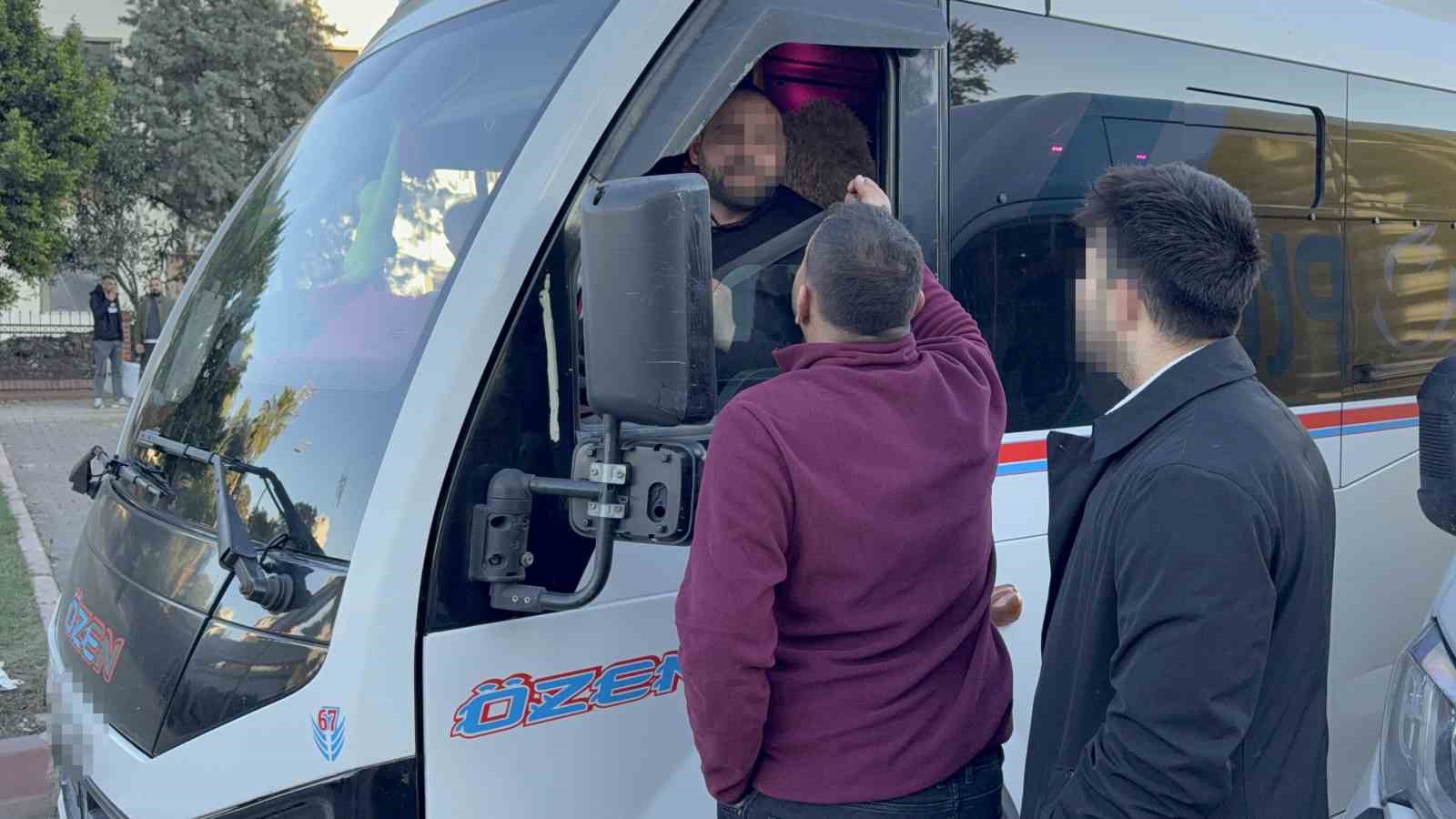 ptt kargo araci ile dolmus soforunun trafik tartismasi darpla bitti 3