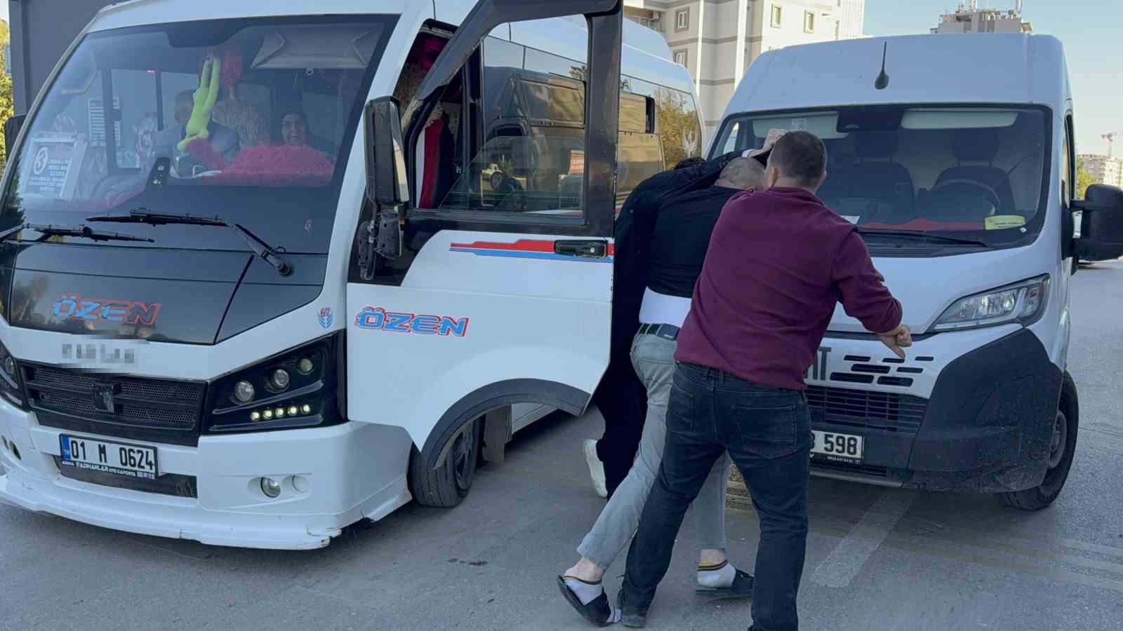 ptt kargo araci ile dolmus soforunun trafik tartismasi darpla bitti 5 qYCbuDJO