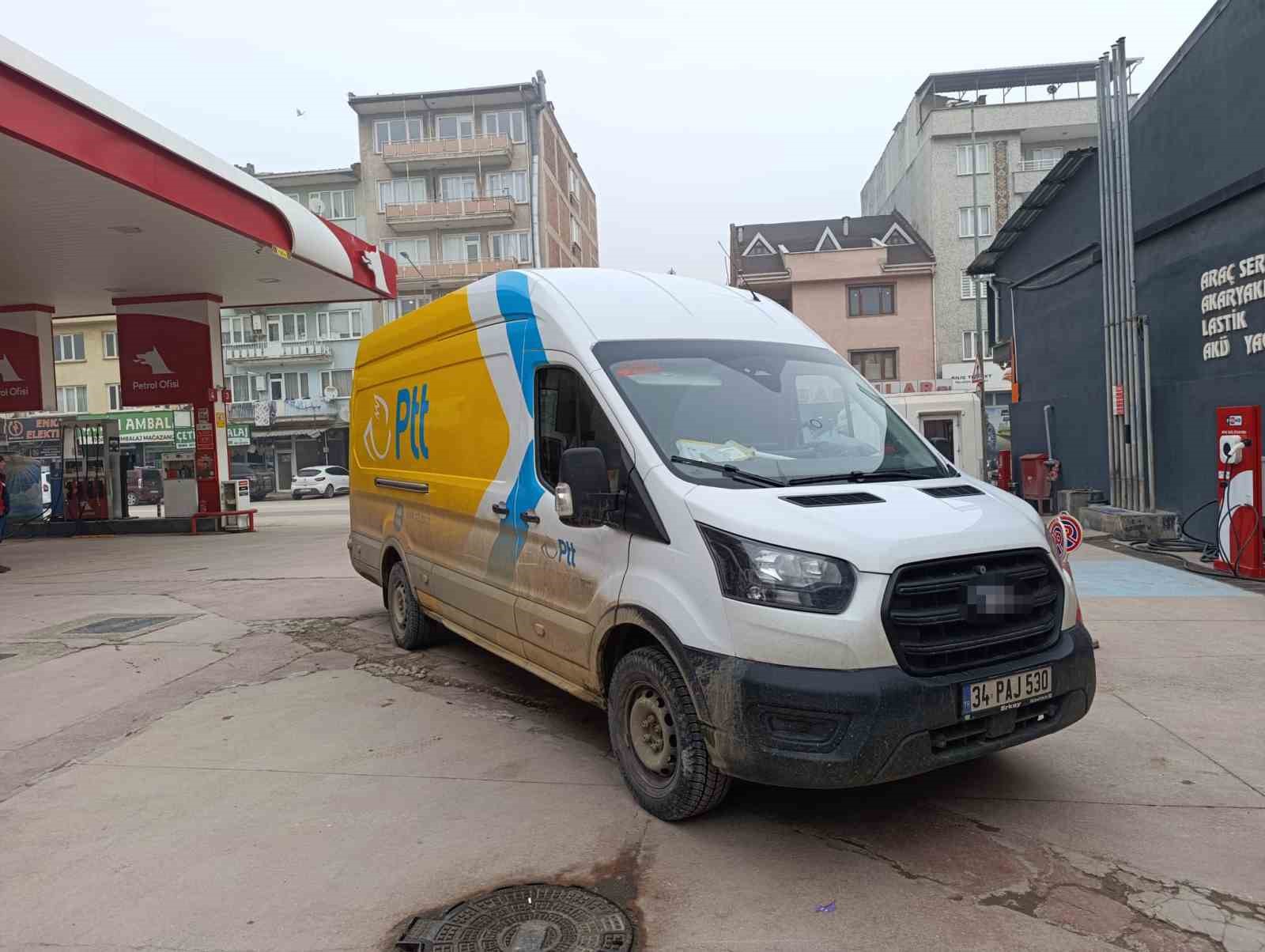 ptt kargo minibusunun carptigi yasli kadin yaralandi 2 yjTpIyTD