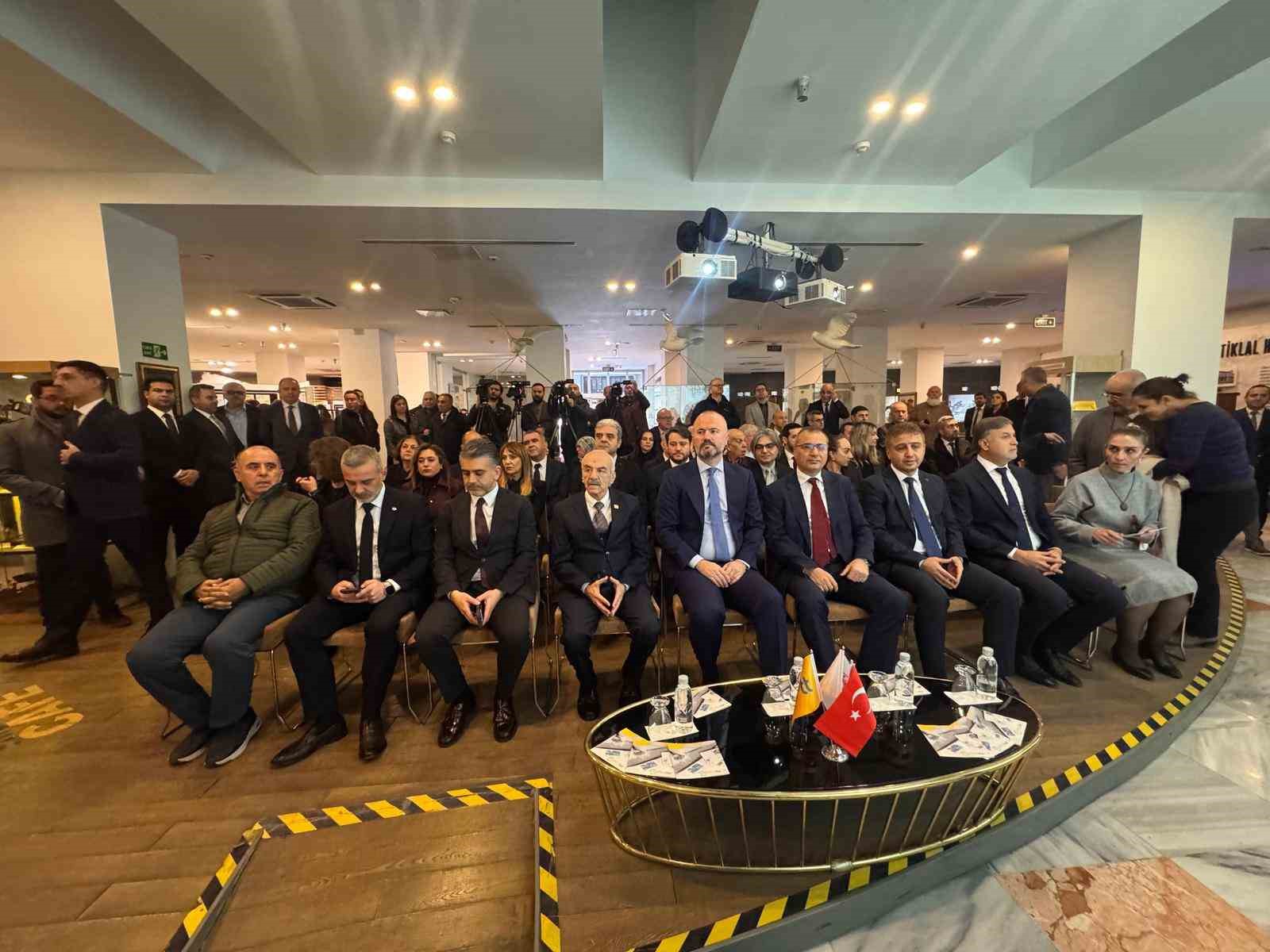 pul muzesinde ptt 185 yasinda pul sergisi 4 pkj3NUVU
