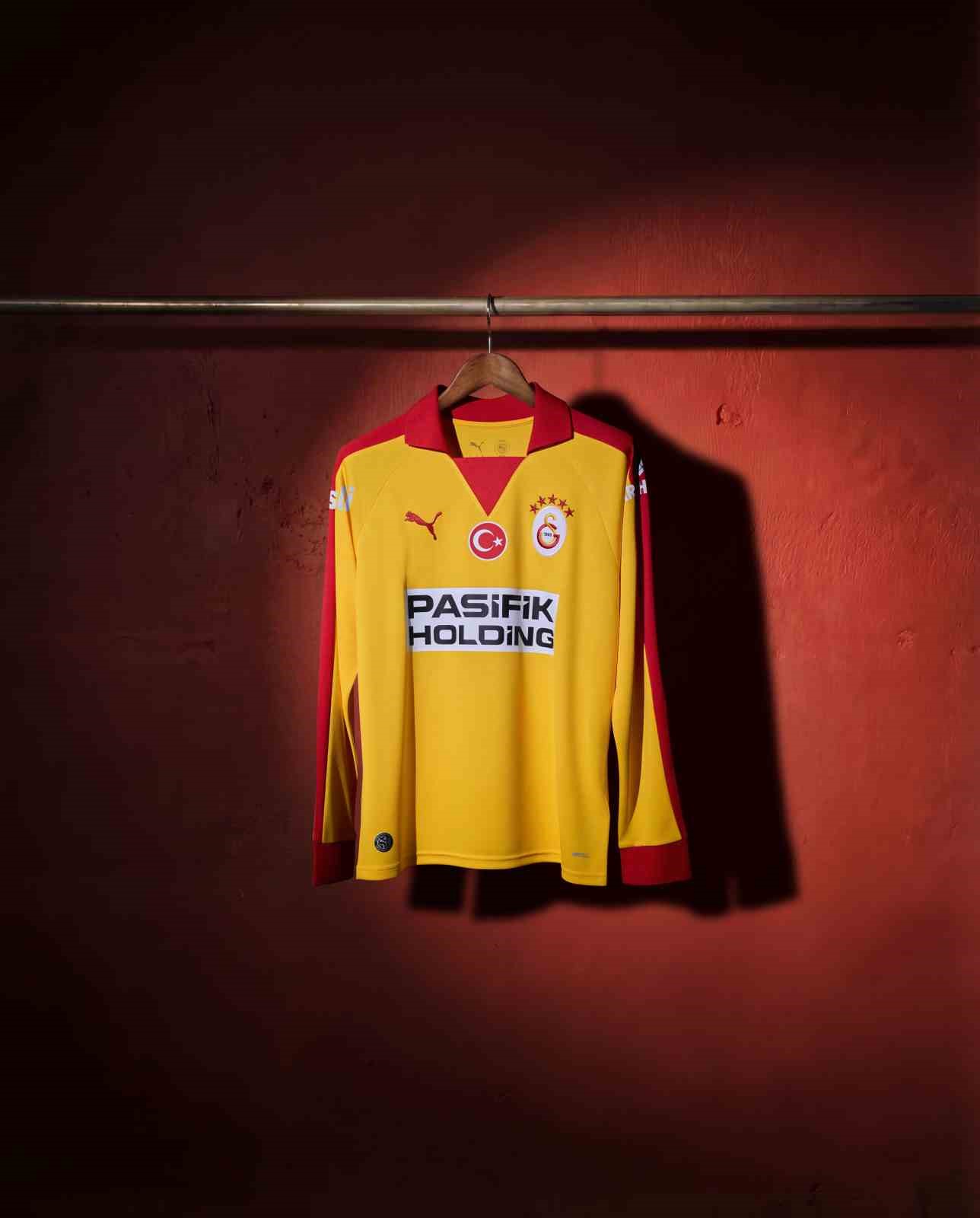 Puma’dan Galatasaray’a retro tasarım 6 pumadan galatasaraya retro tasarim 2 Q43b3F9E