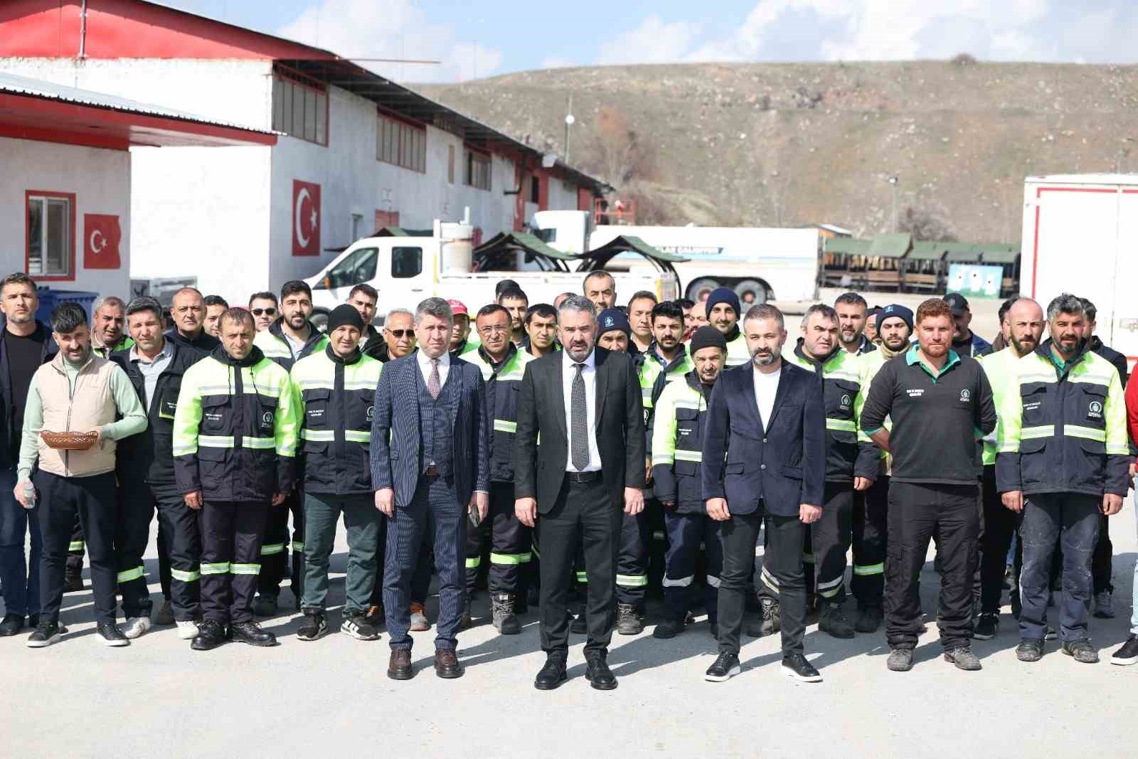pursaklar belediye baskani cetin personelle bayramlasti 1 wvVbEWMH