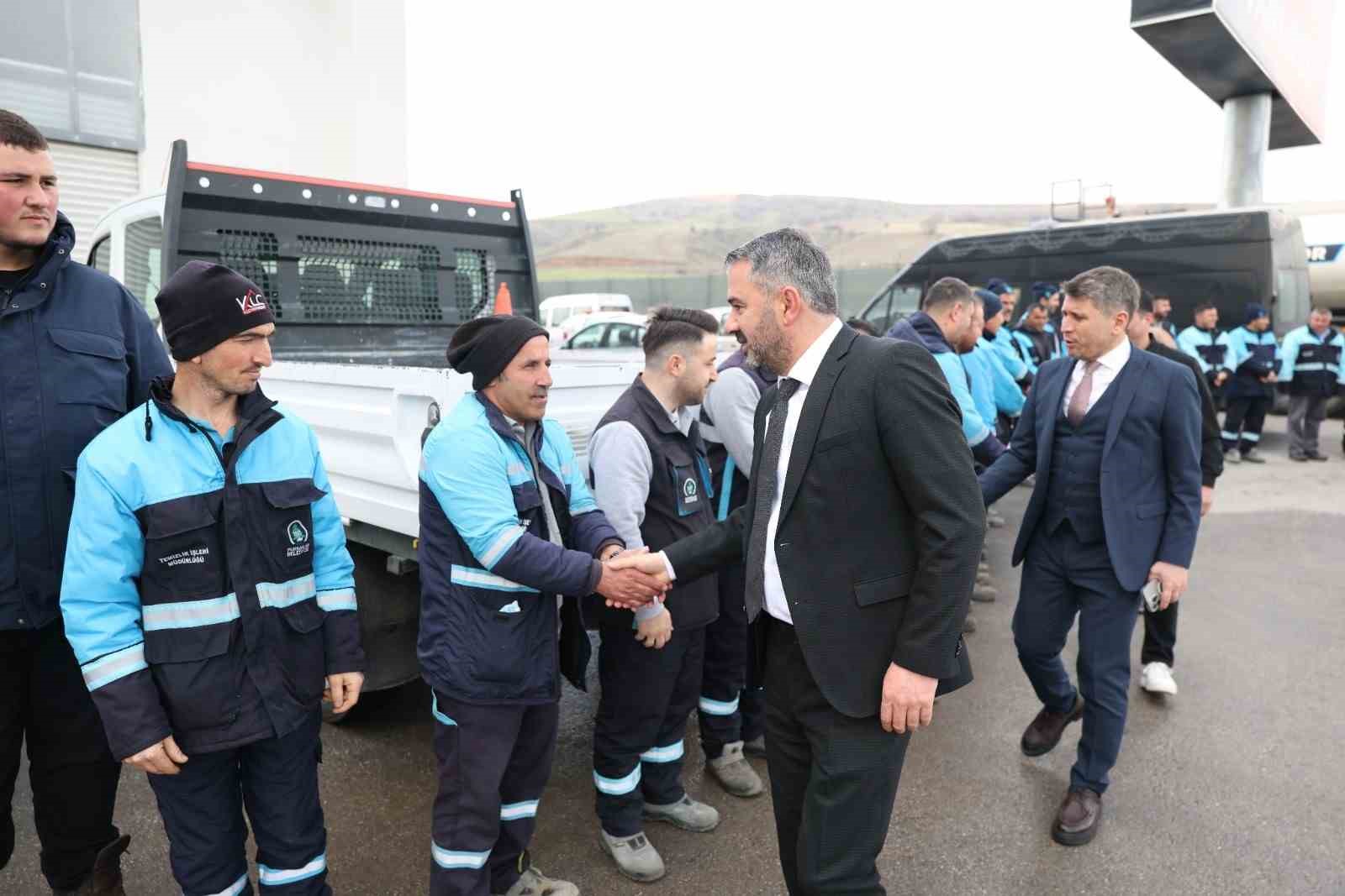 pursaklar belediye baskani cetin personelle bayramlasti 2 FKnGFrQm