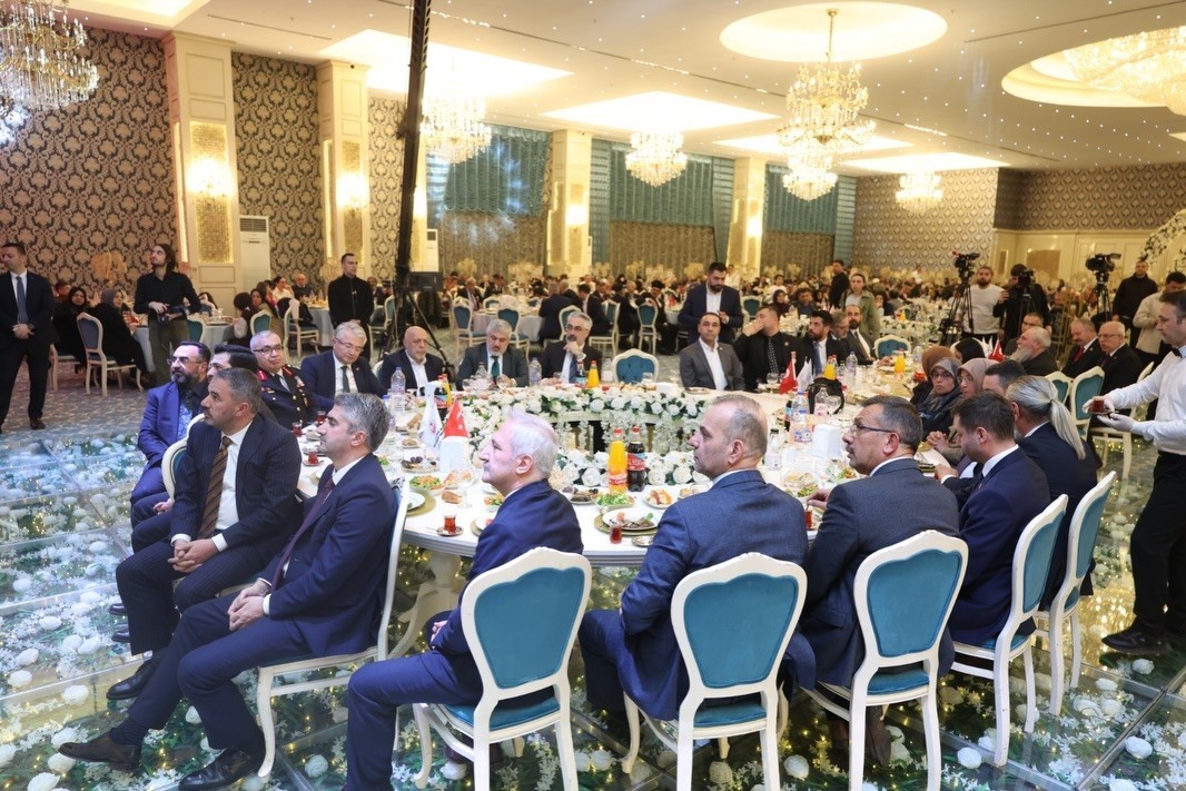 pursaklar belediye baskani cetin sehit aileleri ve gazilerle iftar sofrasinda bulustu 1 W9cusji2