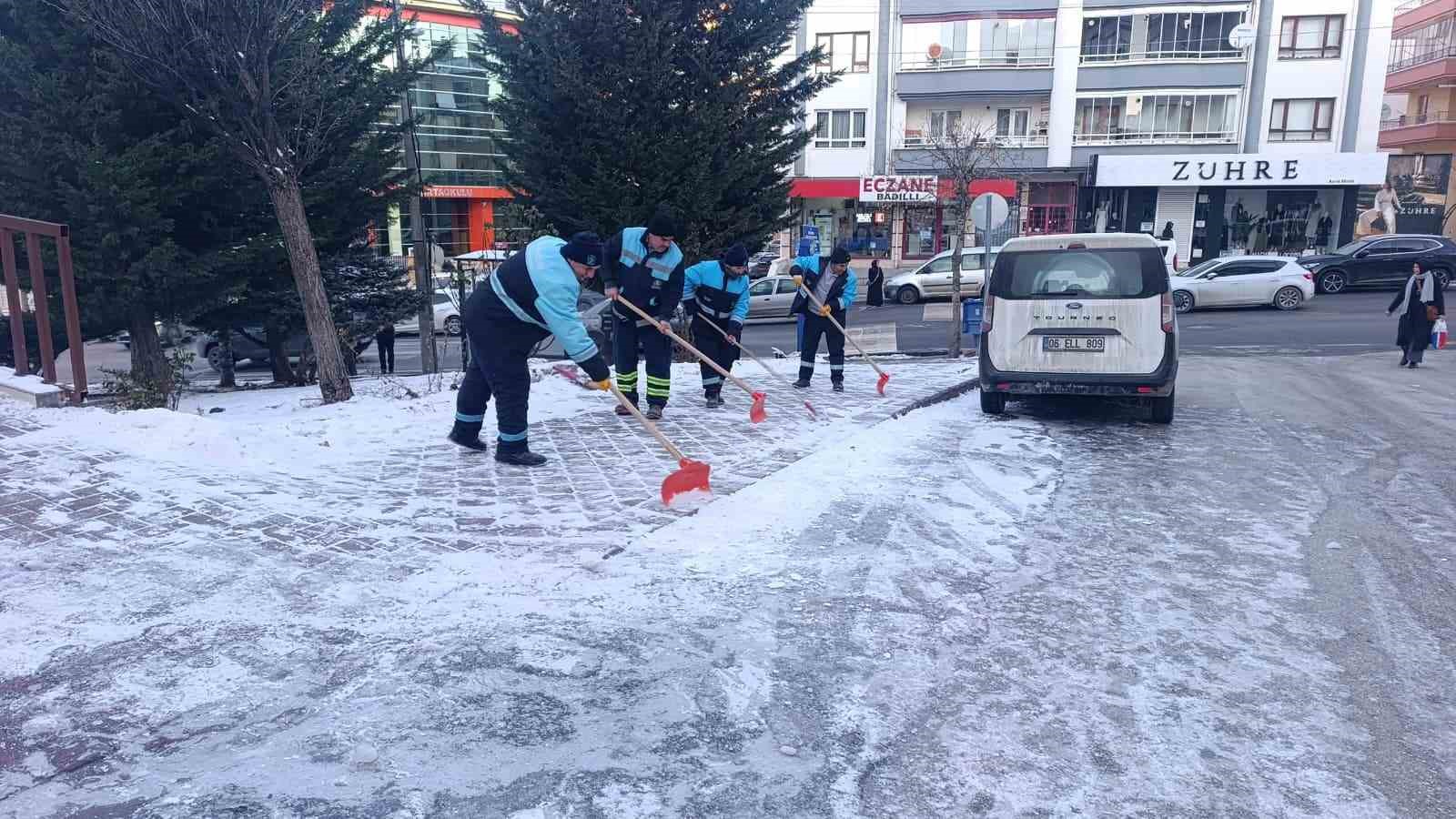 pursaklar belediyesinden buzlanmaya karsi onlem 1 MwZgkEE9
