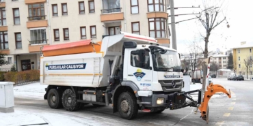 pursaklarda-kar-yagisiyla-birlikte-tum-ekipler-sahada-m4nbYJDZ.jpg