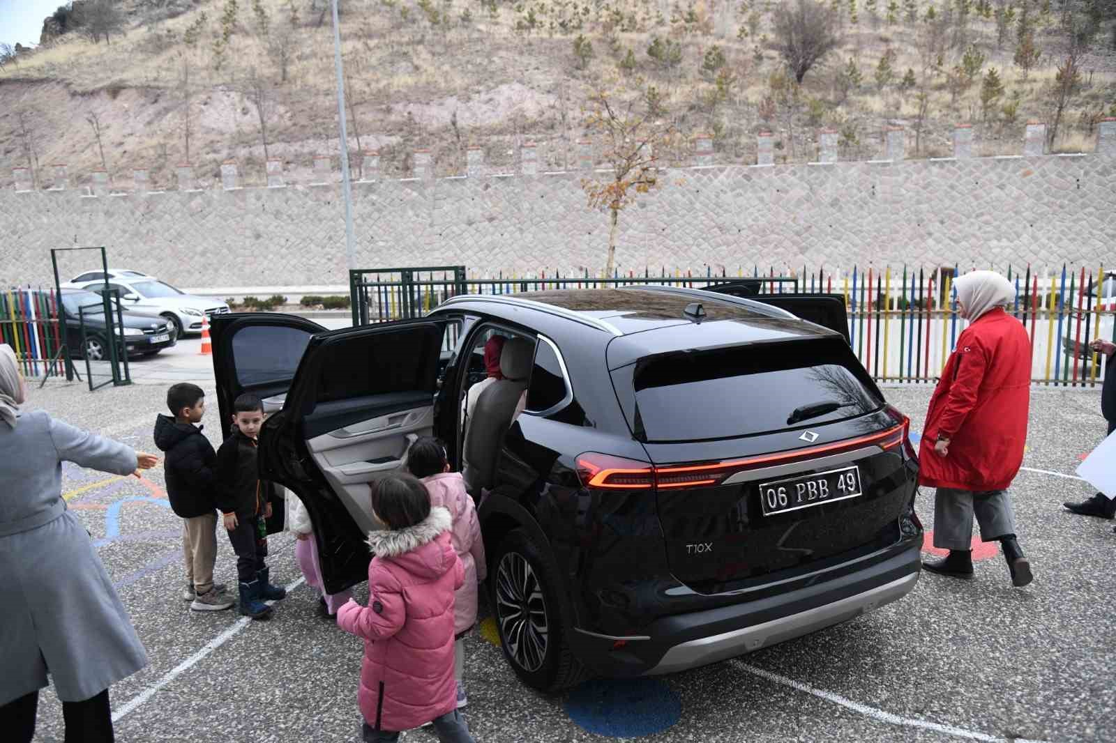 pursaklarda yerli mali haftasi kapsaminda ogrencilere togg tanitildi 1 vjXiQ2UH