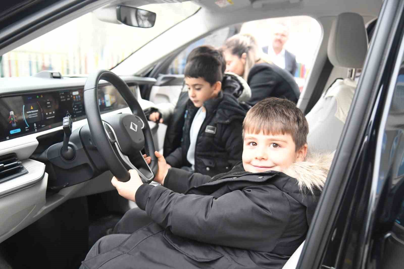 pursaklarda yerli mali haftasi kapsaminda ogrencilere togg tanitildi 2 g6eILWNK