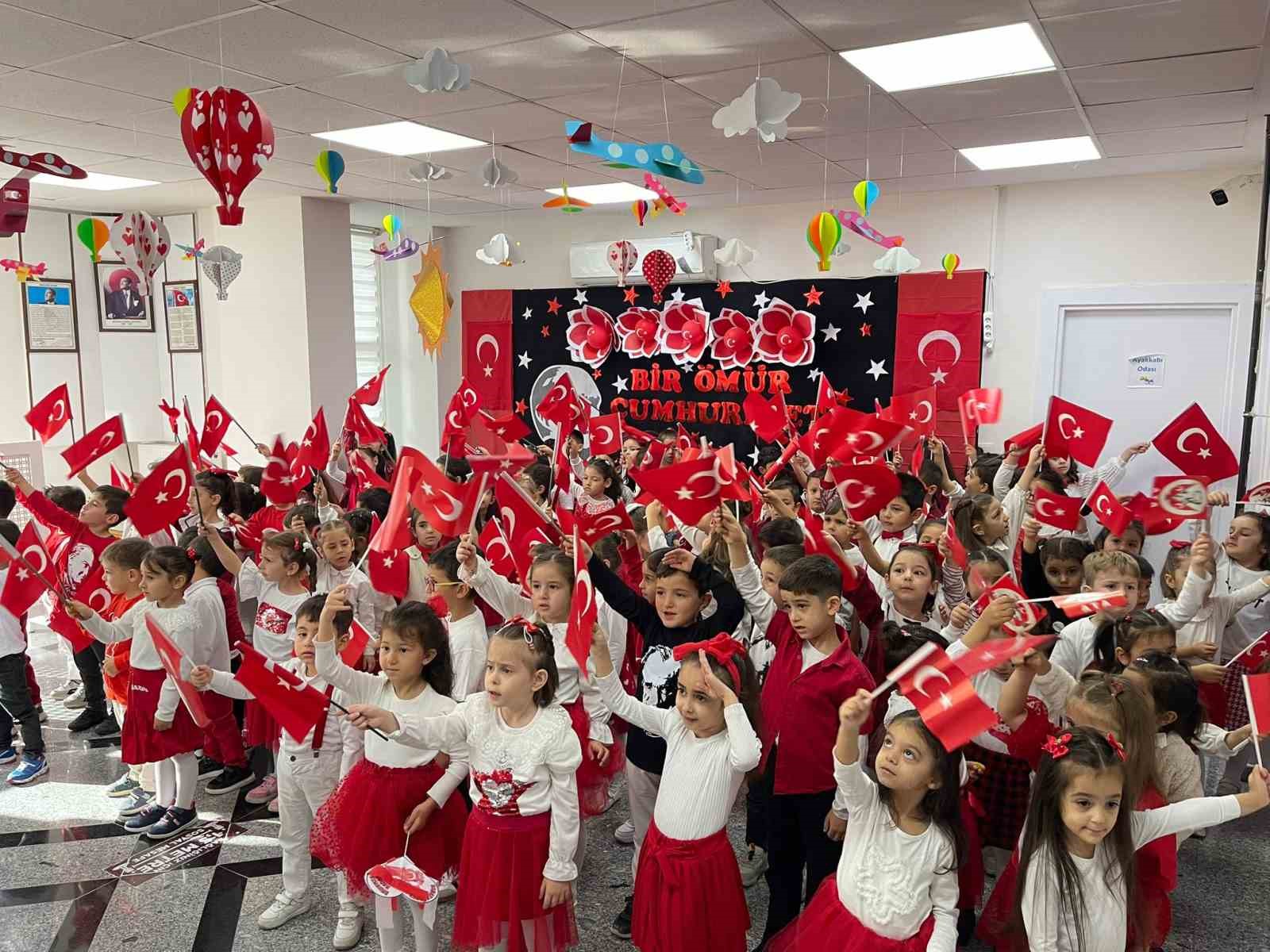 pursaklarin nezaket okullarinda cumhuriyet bayrami coskusu 0 JUaLNSI4