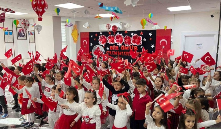 pursaklarin-nezaket-okullarinda-cumhuriyet-bayrami-coskusu-WhhfNkEL.jpg