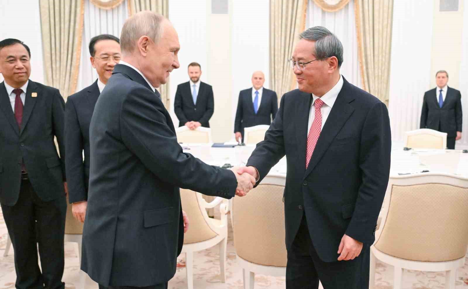 putin cin basbakani li ile bir araya geldi 2 GdW7VySU