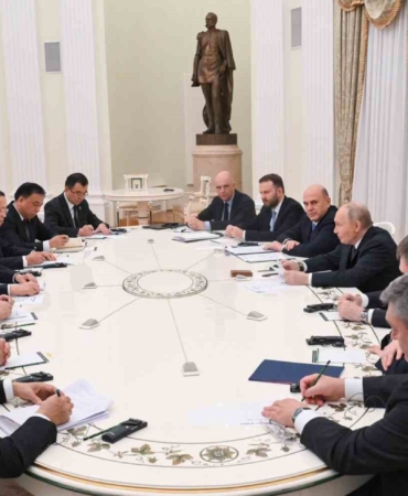 putin-cin-basbakani-li-ile-bir-araya-geldi-sXU1jtvH.jpg