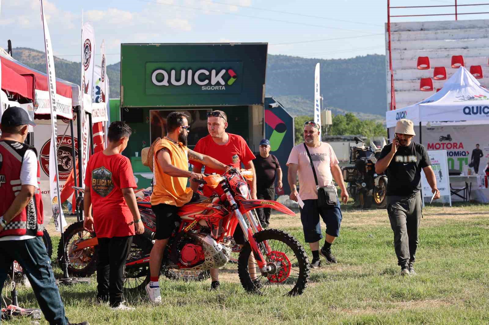 Quick Sigorta iki teker tutkunlarını Bucak’ta buluşturdu 5 quick sigorta iki teker tutkunlarini bucakta bulusturdu 1 ZrP2NiGG
