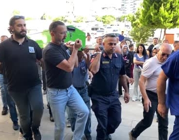 radyoloji-teknisyeni-gorev-yaptigi-hastaneden-gozyaslariyla-ugurlandi-7qbIHEMq.jpg