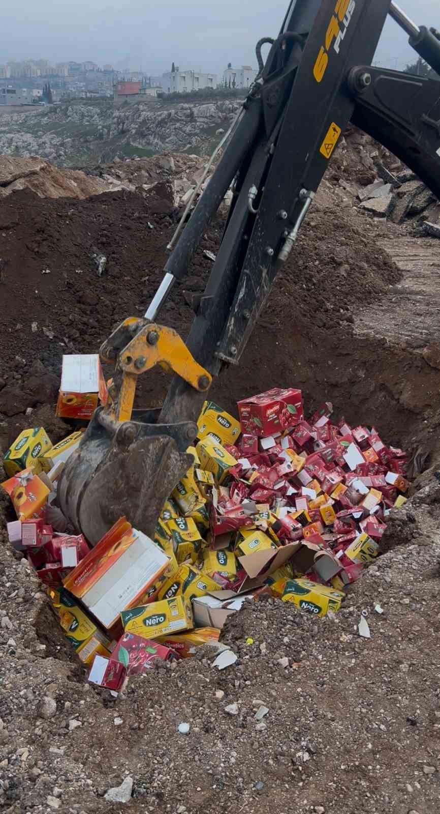raflarda satilmayi bekleyen 465 kilogram urun topraga gomulerek imha edildi 2 pSFGcPS4