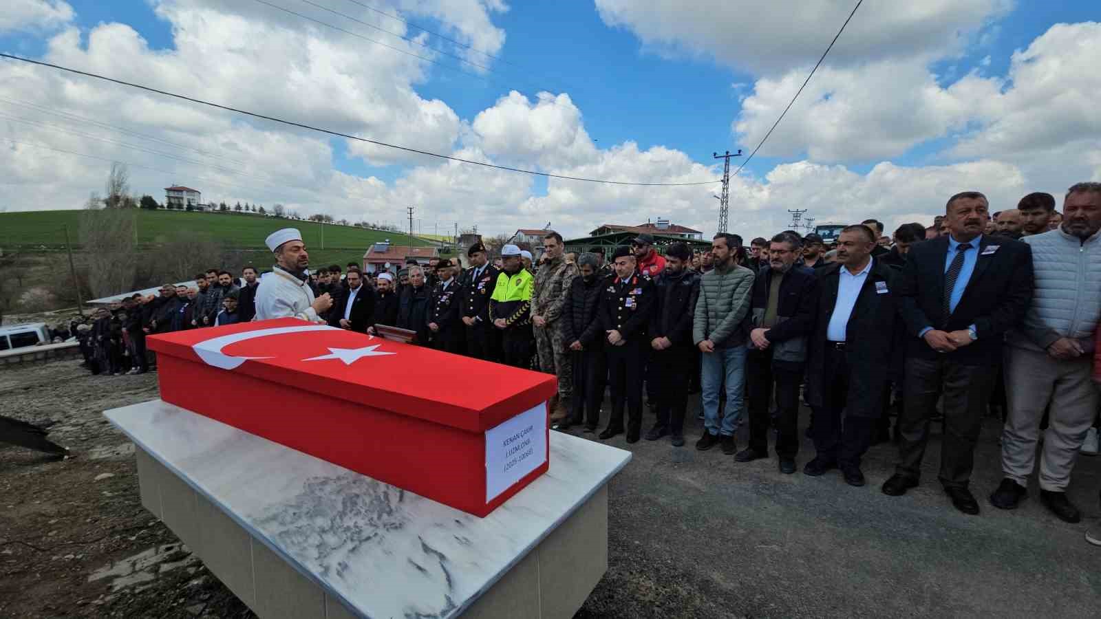 rahatsizlanarak hayatini kaybeden kursiyer jandarma topraga verildi 1 nWuK2THW
