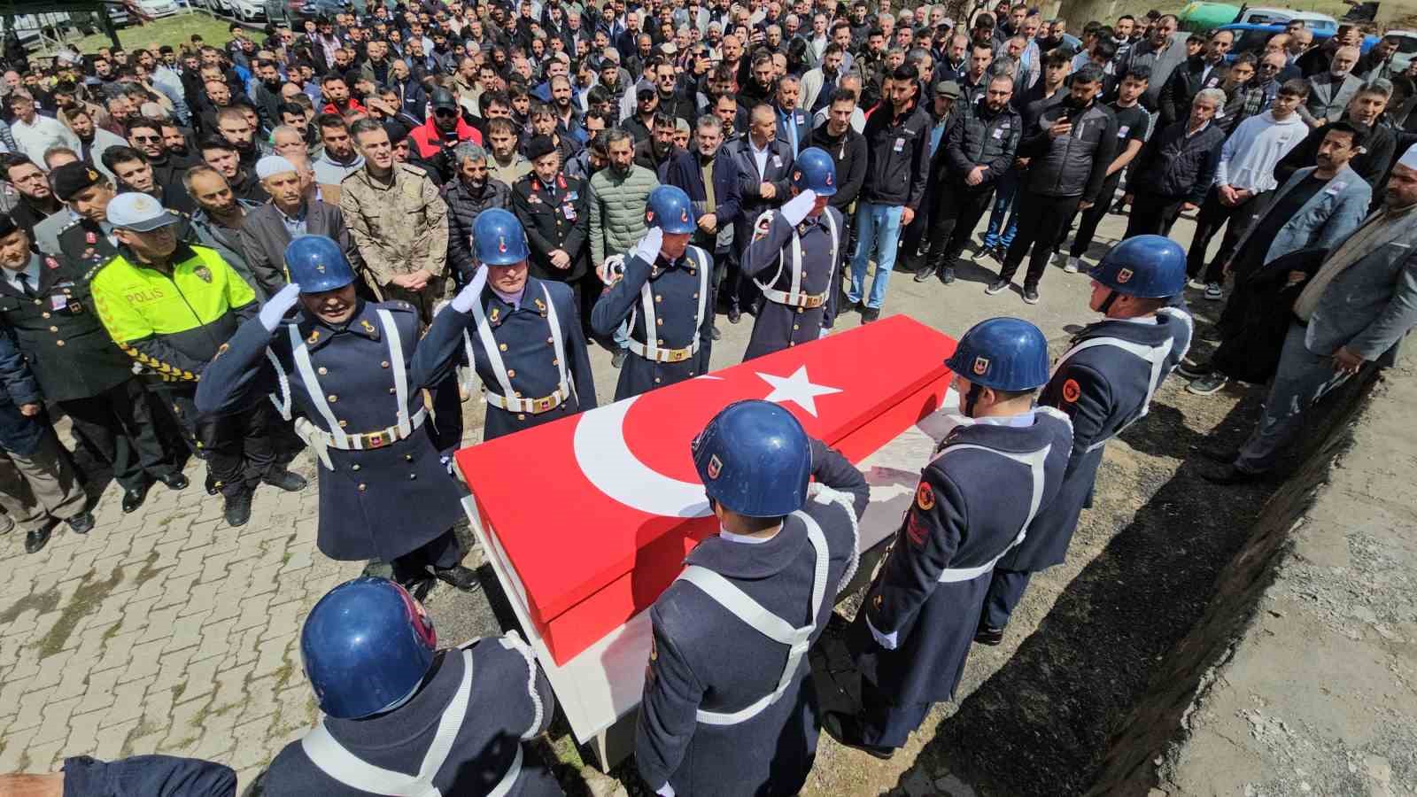 rahatsizlanarak hayatini kaybeden kursiyer jandarma topraga verildi 5 UN6GJltp