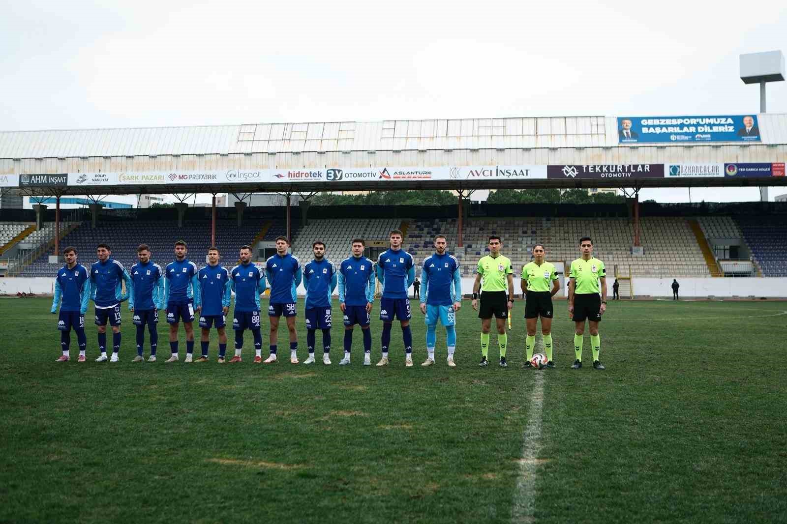 rakip maca cikmayinca kendi aralarinda cift kale mac yaptilar 0 lTfU53V1