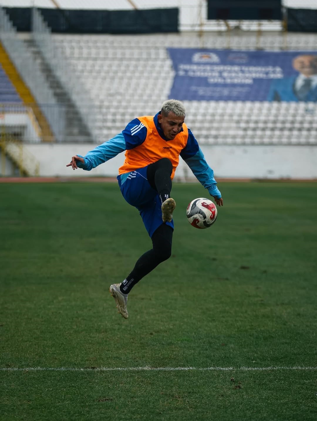 rakip maca cikmayinca kendi aralarinda cift kale mac yaptilar 1 1I27dU8h