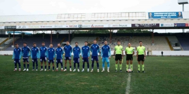 rakip-maca-cikmayinca-kendi-aralarinda-cift-kale-mac-yaptilar-1u2PP3Rj.jpg