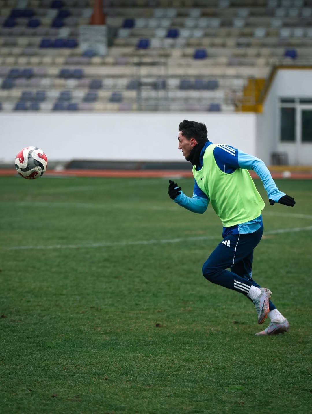 rakip maca cikmayinca kendi aralarinda cift kale mac yaptilar 5 QzijNDBU