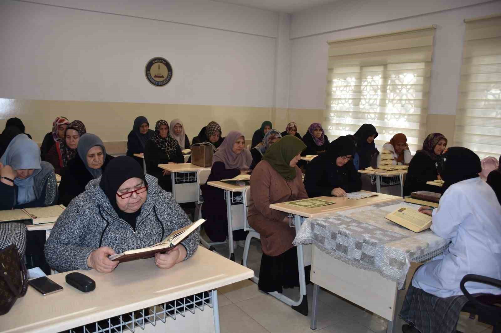 ramazan ayinda kuran kurslarina katilim artti 0 DlRrki9h