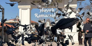 ramazan-ayinin-ilk-cumasinda-haci-bayram-veli-camii-doldu-tasti-FvJMJEVX.jpg