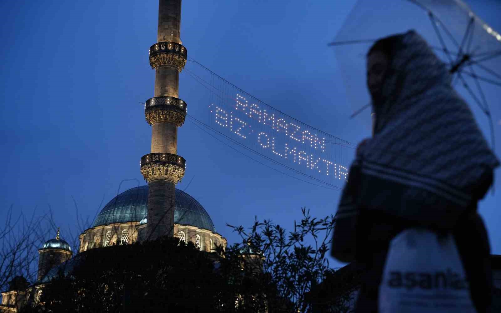 ramazan ayinin mujdecisi mahyalar yanmaya basladi 0 hs7fTDvp