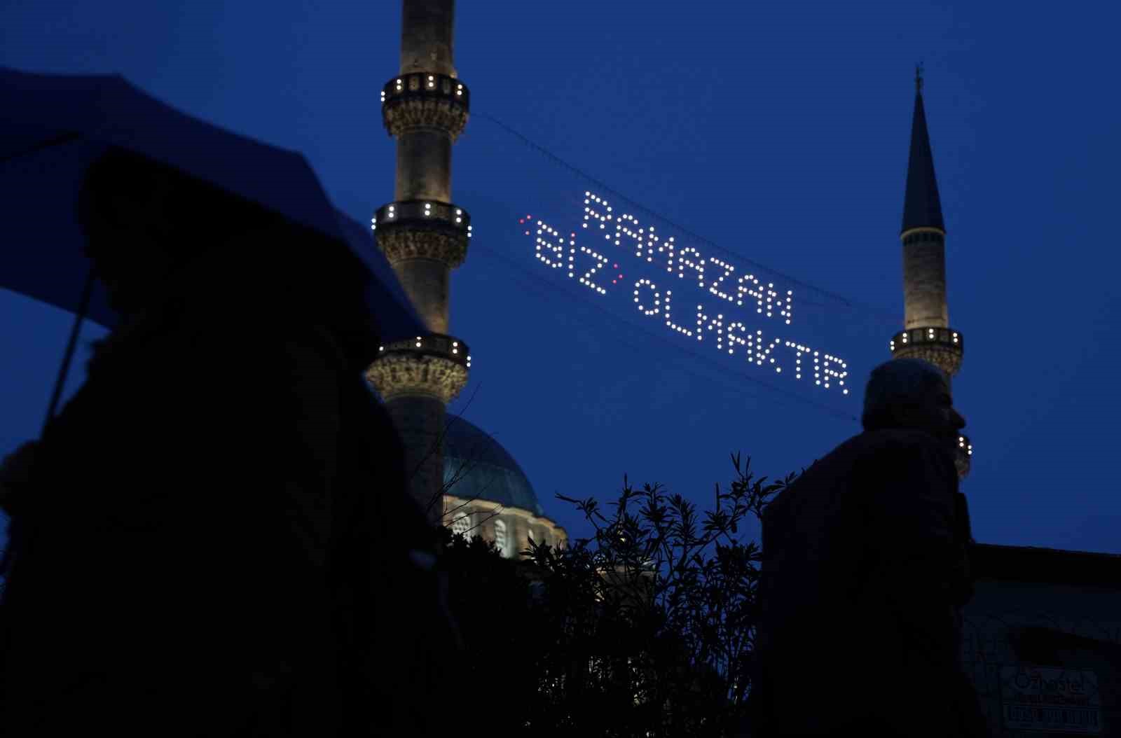 ramazan ayinin mujdecisi mahyalar yanmaya basladi 1 tTLmqmB8