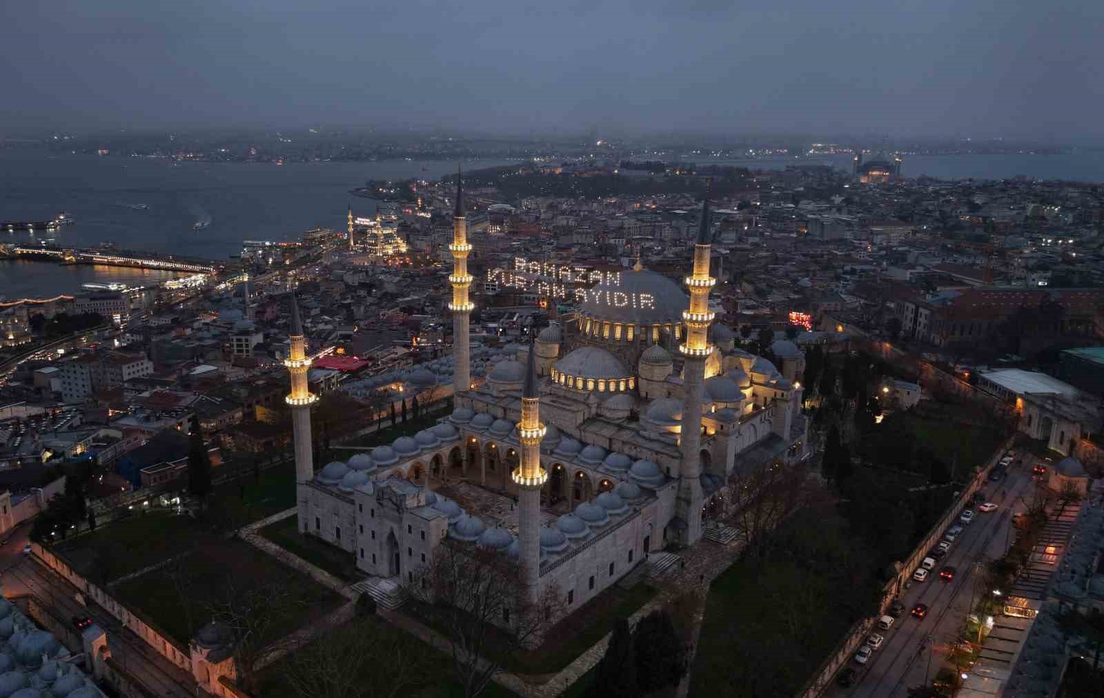 ramazan ayinin mujdecisi mahyalar yanmaya basladi 10 DKd67qjZ