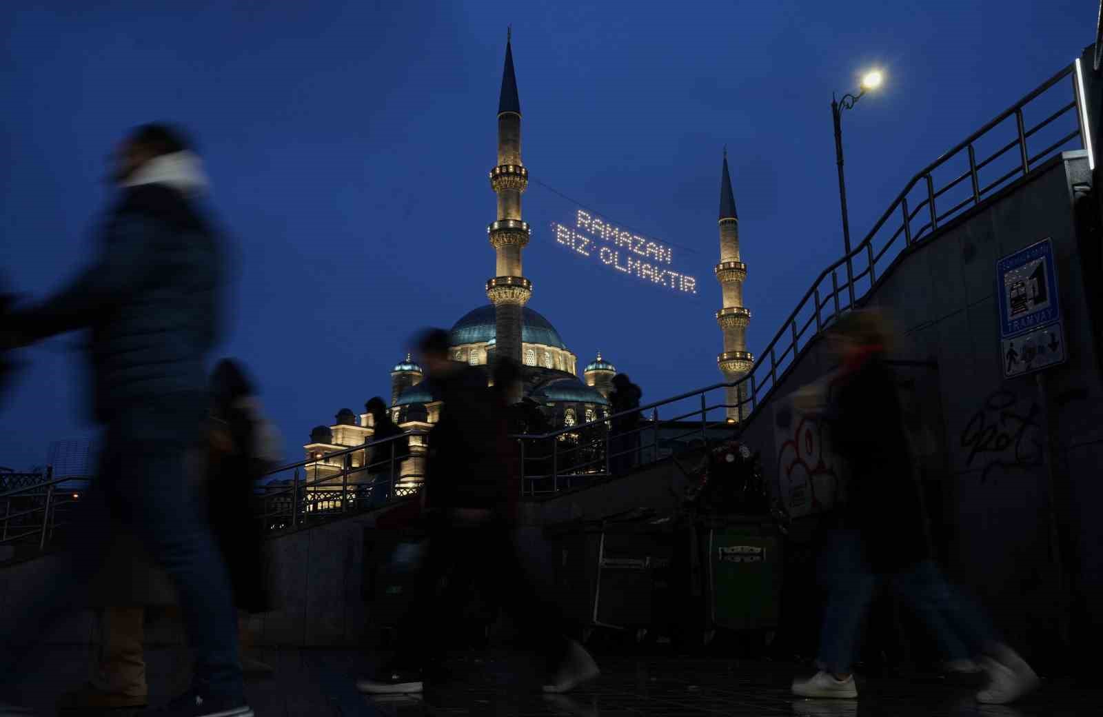 ramazan ayinin mujdecisi mahyalar yanmaya basladi 2 9lR75cRO