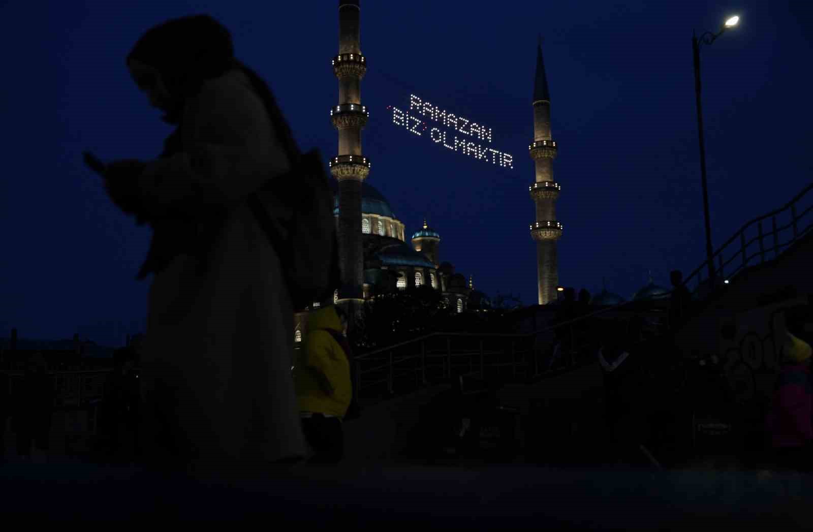 ramazan ayinin mujdecisi mahyalar yanmaya basladi 3 JtvFKTOC
