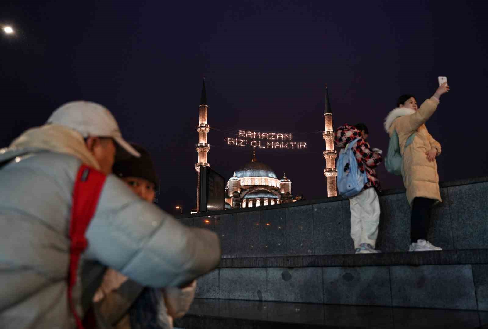 ramazan ayinin mujdecisi mahyalar yanmaya basladi 5