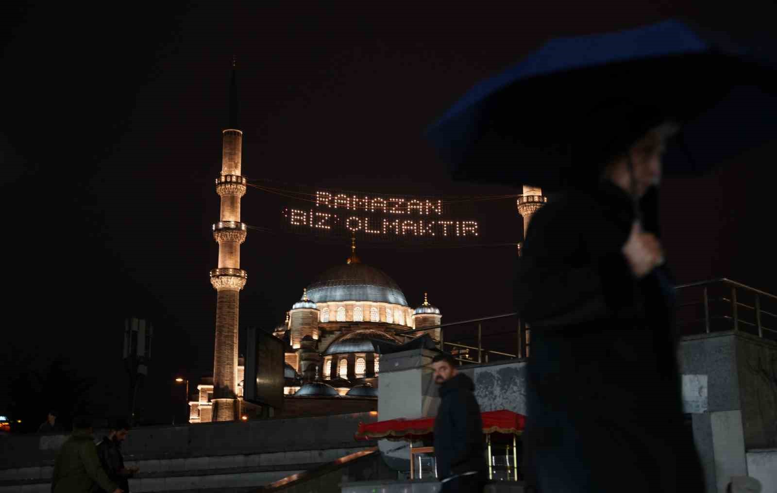 ramazan ayinin mujdecisi mahyalar yanmaya basladi 7 Df6dWRlt