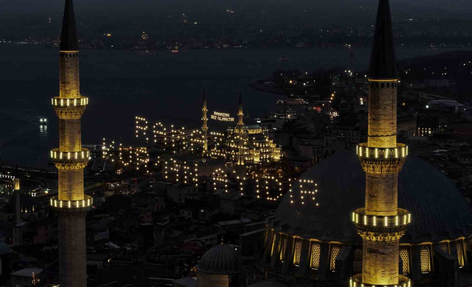 ramazan ayinin mujdecisi mahyalar yanmaya basladi 8 QKdbI9qA