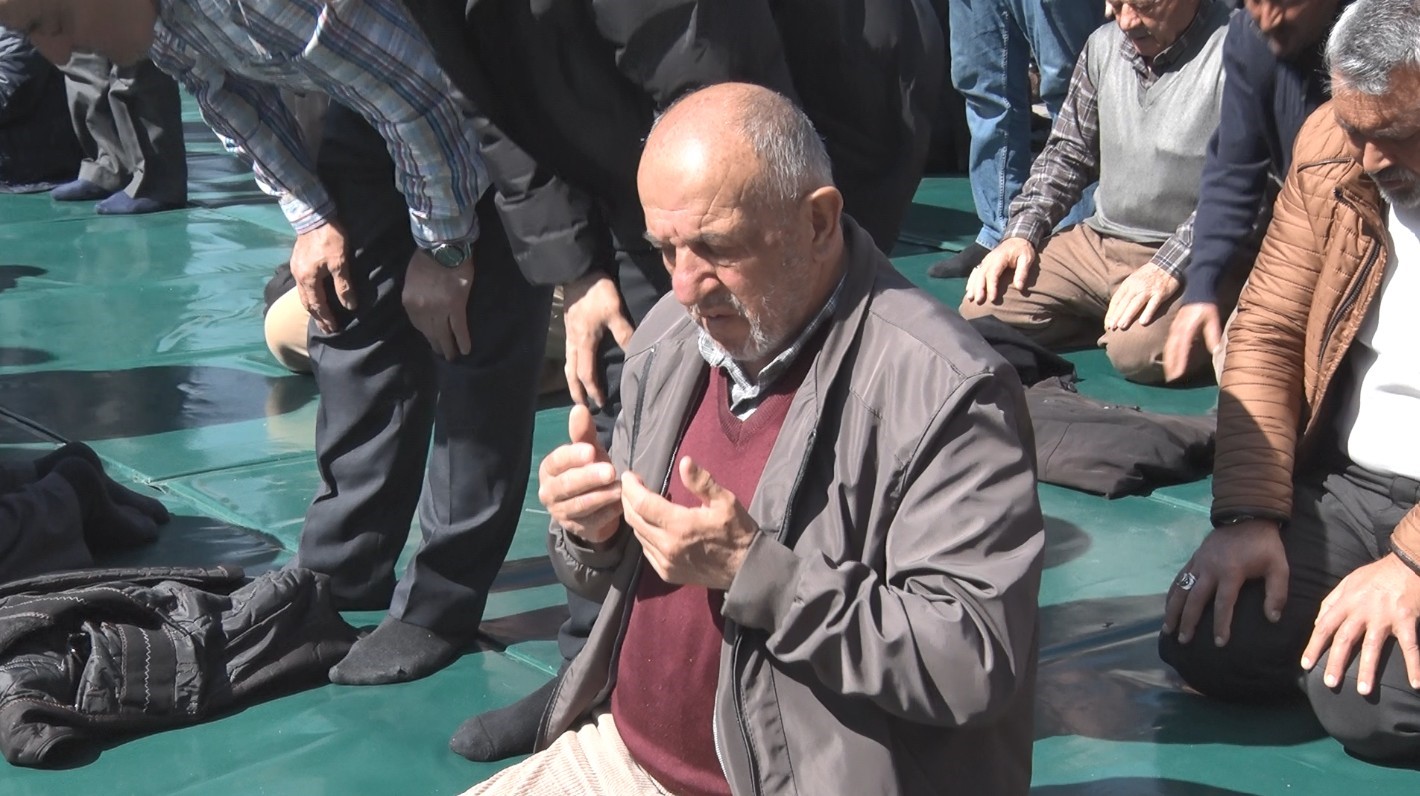 Ramazan ayının son cumasında Hacı Bayram Veli Camii doldu taştı 7 ramazan ayinin son cumasinda haci bayram veli camii doldu tasti 3