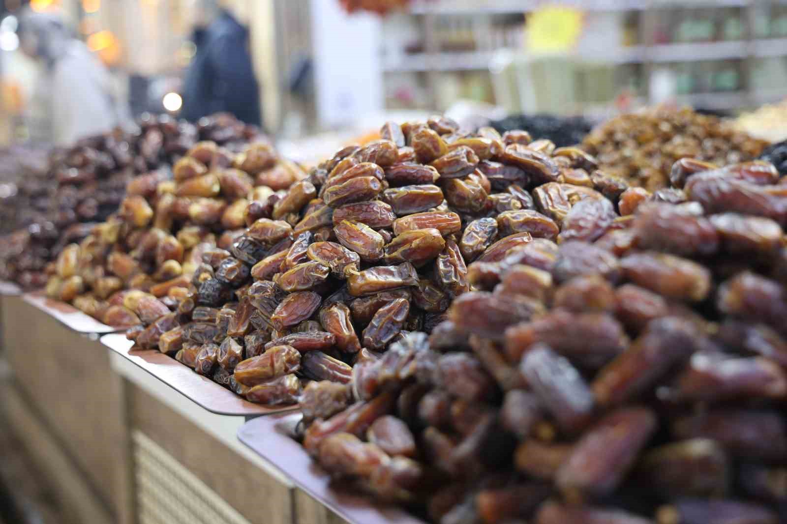 ramazan ayinin vazgecilmezi hurma tezgahlarda yerini aldi 0 qOcSCFus
