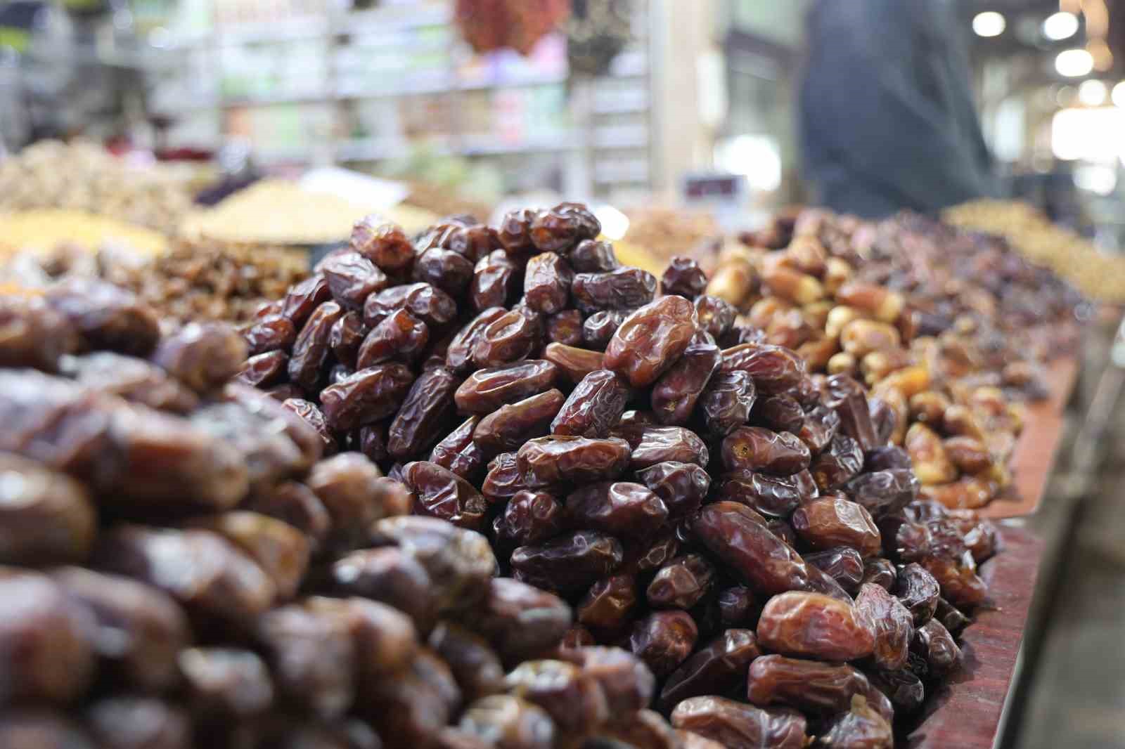 ramazan ayinin vazgecilmezi hurma tezgahlarda yerini aldi 5 m3R79hTv