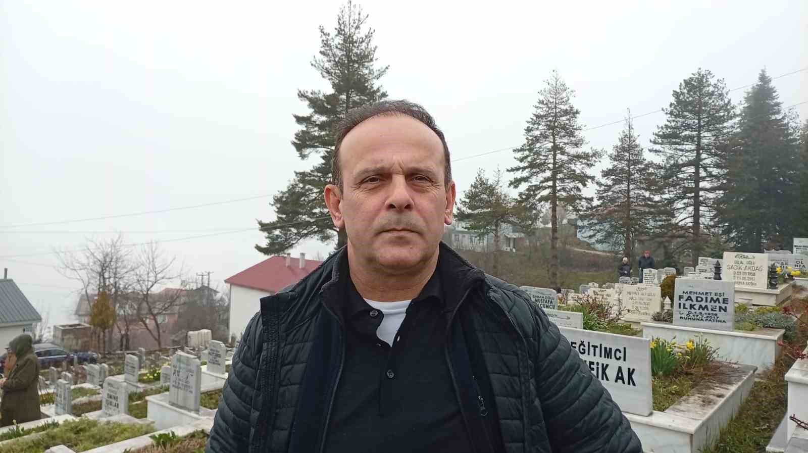 ramazan bayrami oncesi mezarliklara akin ettiler kabir basinda dua ve gozyasi 5 FiqaJyy1