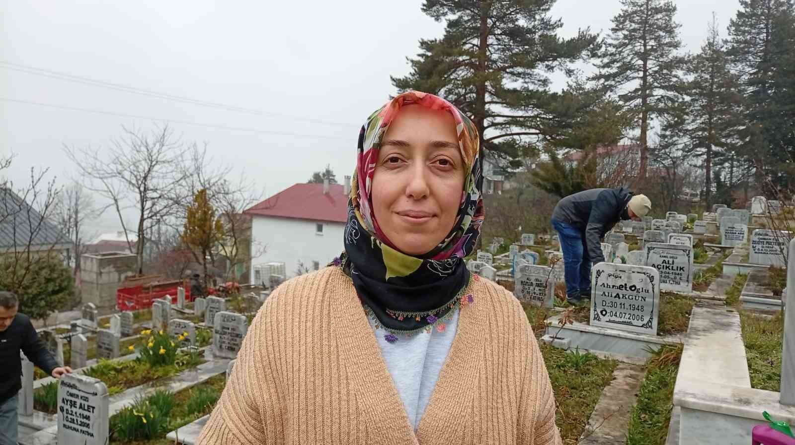 ramazan bayrami oncesi mezarliklara akin ettiler kabir basinda dua ve gozyasi 6 h33HiJ5z