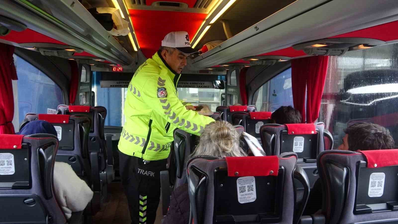 ramazan bayrami oncesi otobus terminalinde trafik denetimi 0 2ecJXibA